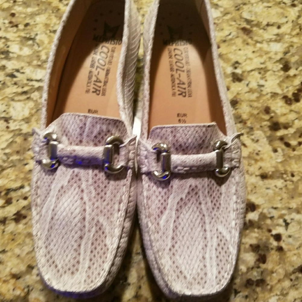 Like New MEPHISTO Loafers 9